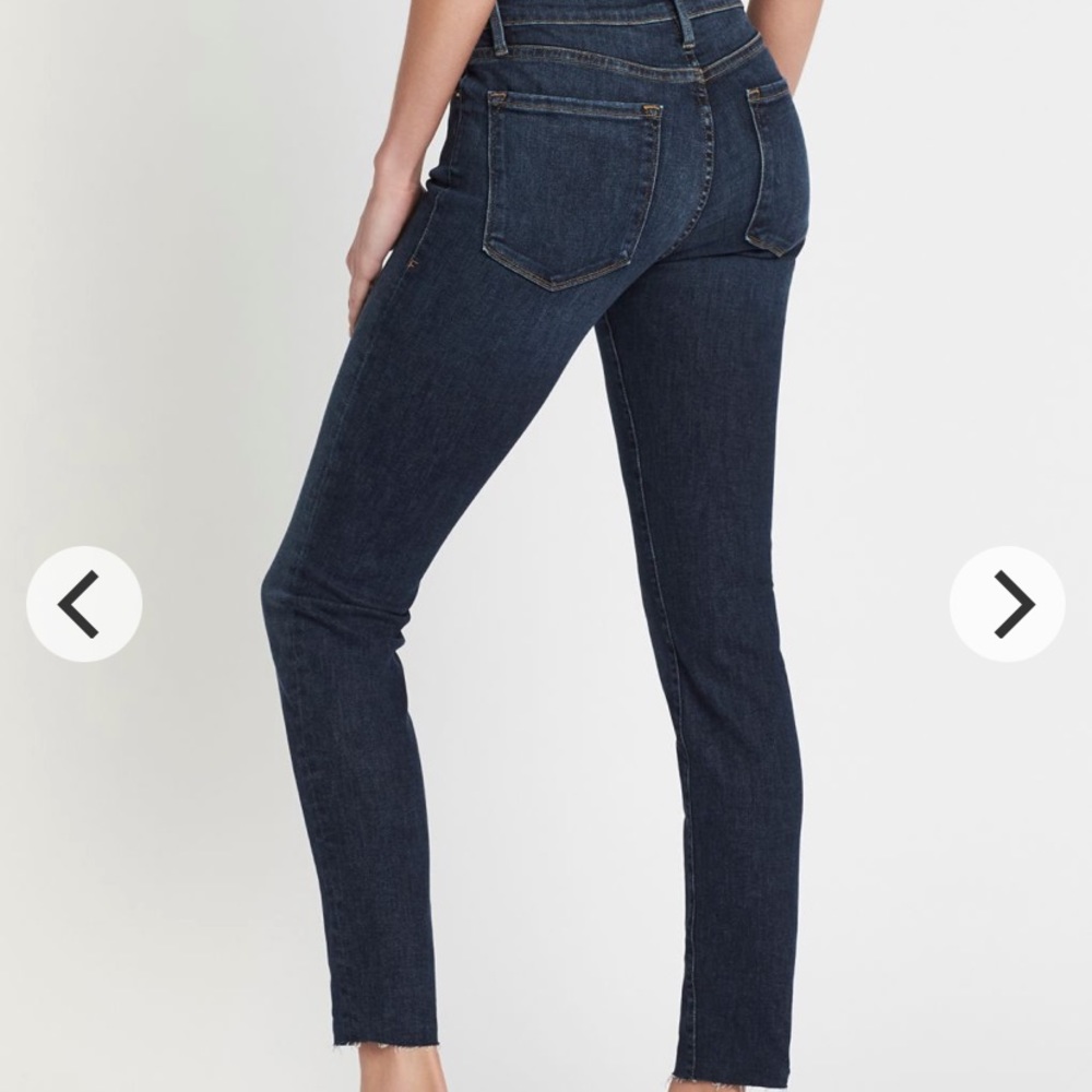 Frame Le Skinny de Jeanne Dark Denim Jeans with Raw Hem